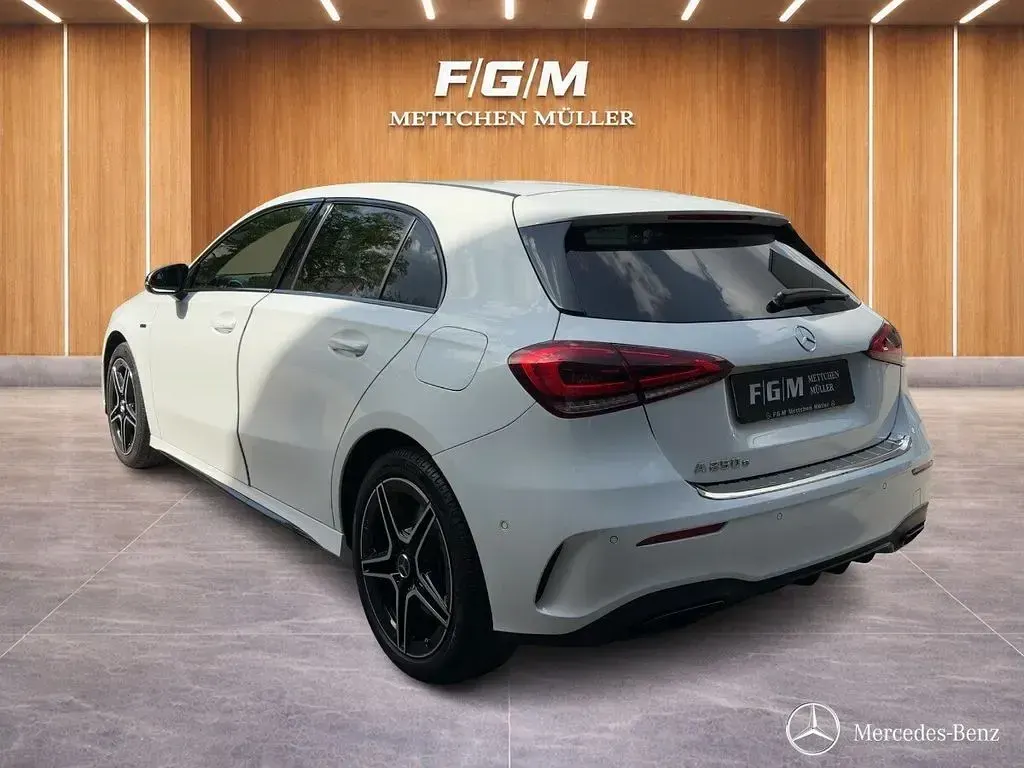 Gebraucht Mercedes A250 AMG line 160 PS (117 kW) 2020 Weiß Limousine