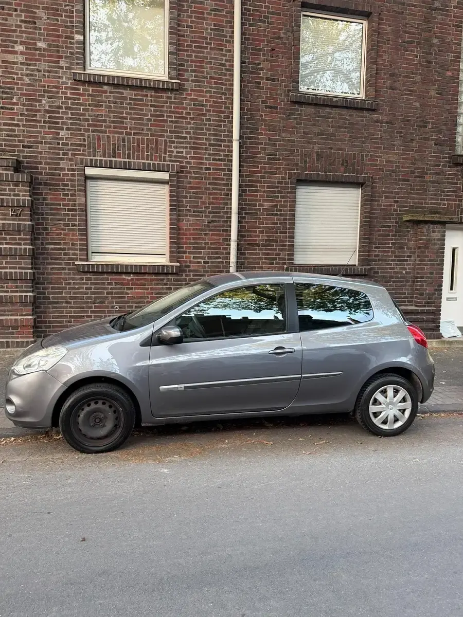 Gebraucht Renault Clio IV 75 PS (55 kW) 2013 Grau Kleinwagen