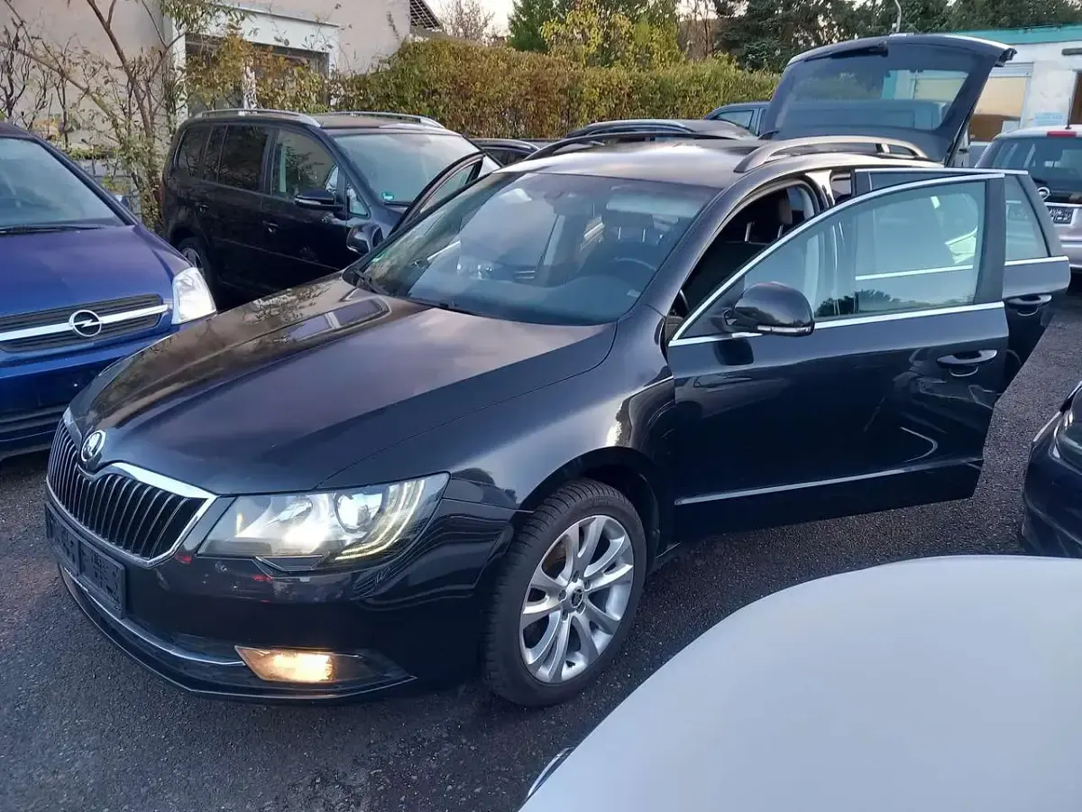 Gebraucht Skoda Superb Exclusive 170 PS (125 kW) 2015 Schwarzmagic perleffekt Kombi