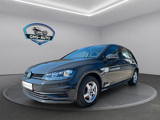 Grau Gebraucht 2018 VW Golf VII Trendline Limousine | 14.890 € (Fairer Preis) - Bild 1/4