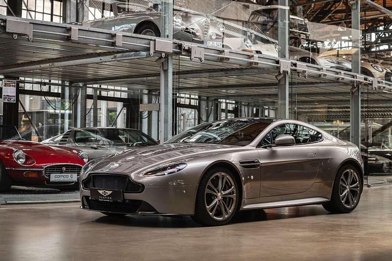 Aston martin tungsten silver Gebraucht 2015 Aston Martin Vantage Coupé | 119.900 € - Bild 1/4