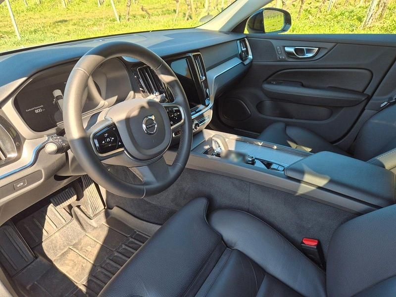 Gebraucht Volvo V60 Plus 197 PS (144 kW) 2023 Silber Kombi