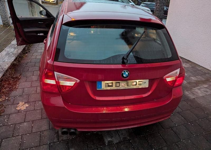 Rot Gebraucht 2007 BMW 325 Kombi | 4.000 € (Guter Preis) - Bild 1/4