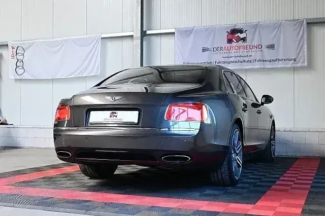 Second-hand Bentley Flying Spur 626 CP (460 kW) 2016 Maro Berlinǎ