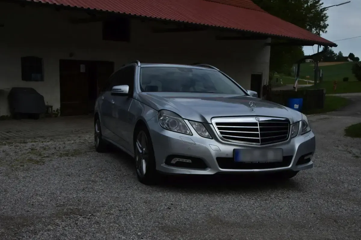 Gebraucht Mercedes E350 211 PS (155 kW) 2010 Silber Kombi