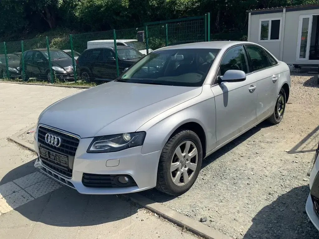 Gebraucht Audi A4 120 PS (88 kW) 2011 Silber Limousine