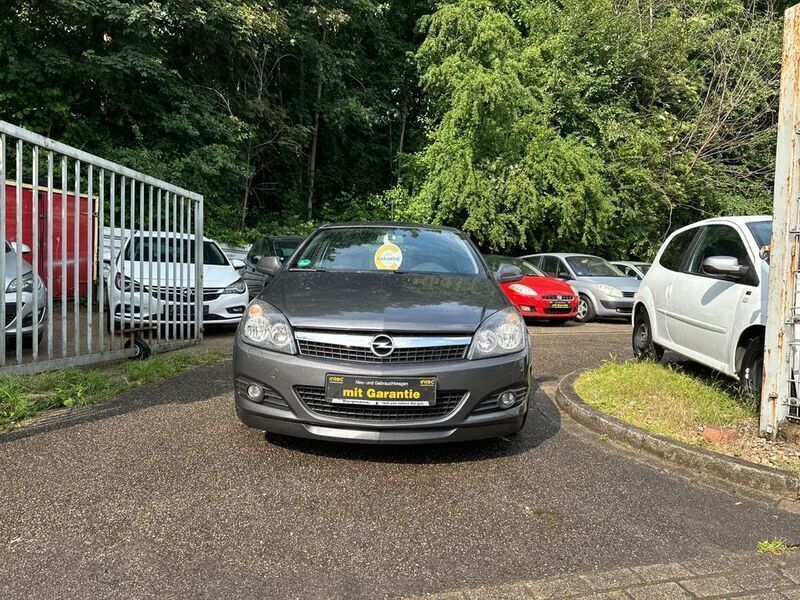 Grau Gebraucht 2009 Opel Astra GTC Selection Kleinwagen | 4.499 € (Guter Preis) - Bild 1/4