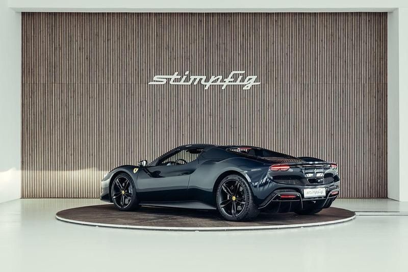 Gebraucht Ferrari 296 829 PS (609 kW) 2024 Blau Cabrio