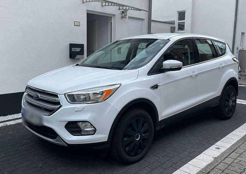 Weiß Gebraucht 2017 Ford Kuga SUV | 12.200 € (Guter Preis) - Bild 1/4