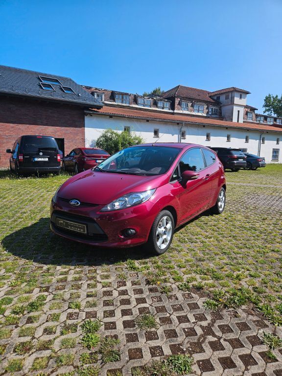 Rot Gebraucht 2011 Ford Fiesta Trend Kleinwagen | 4.700 € (Fairer Preis) - Bild 1/4