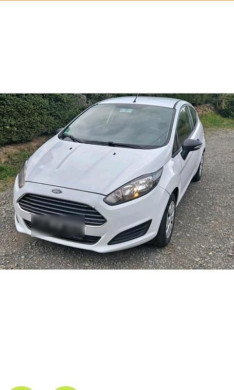 Weiß Gebraucht 2015 Ford Fiesta Kleinwagen | 5.250 € (Fairer Preis) - Bild 1/4