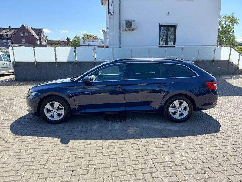 Blau Gebraucht 2017 Skoda Superb Ambition Kombi | 9.999 € (Superpreis) - Bild 1/4