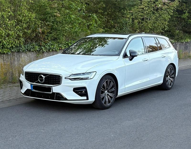 Weiß Gebraucht 2019 Volvo V60 R-Design Kombi | 23.000 € (Fairer Preis) - Bild 1/4