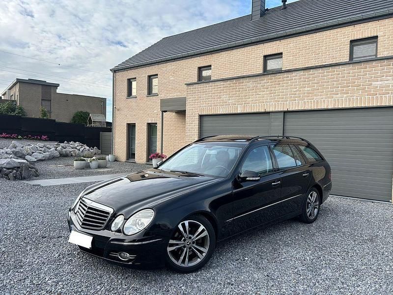 Schwarz Gebraucht 2008 Mercedes E280 Avantgarde Limousine | 6.700 € (Guter Preis) - Bild 1/4