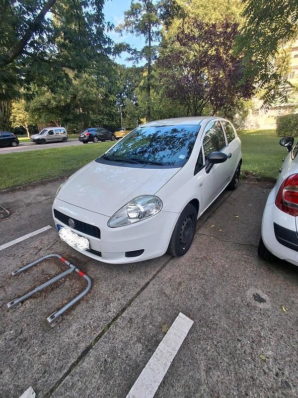 Weiß Gebraucht 2012 Fiat Grande Punto Kleinwagen | 990 € (Superpreis) - Bild 1/4