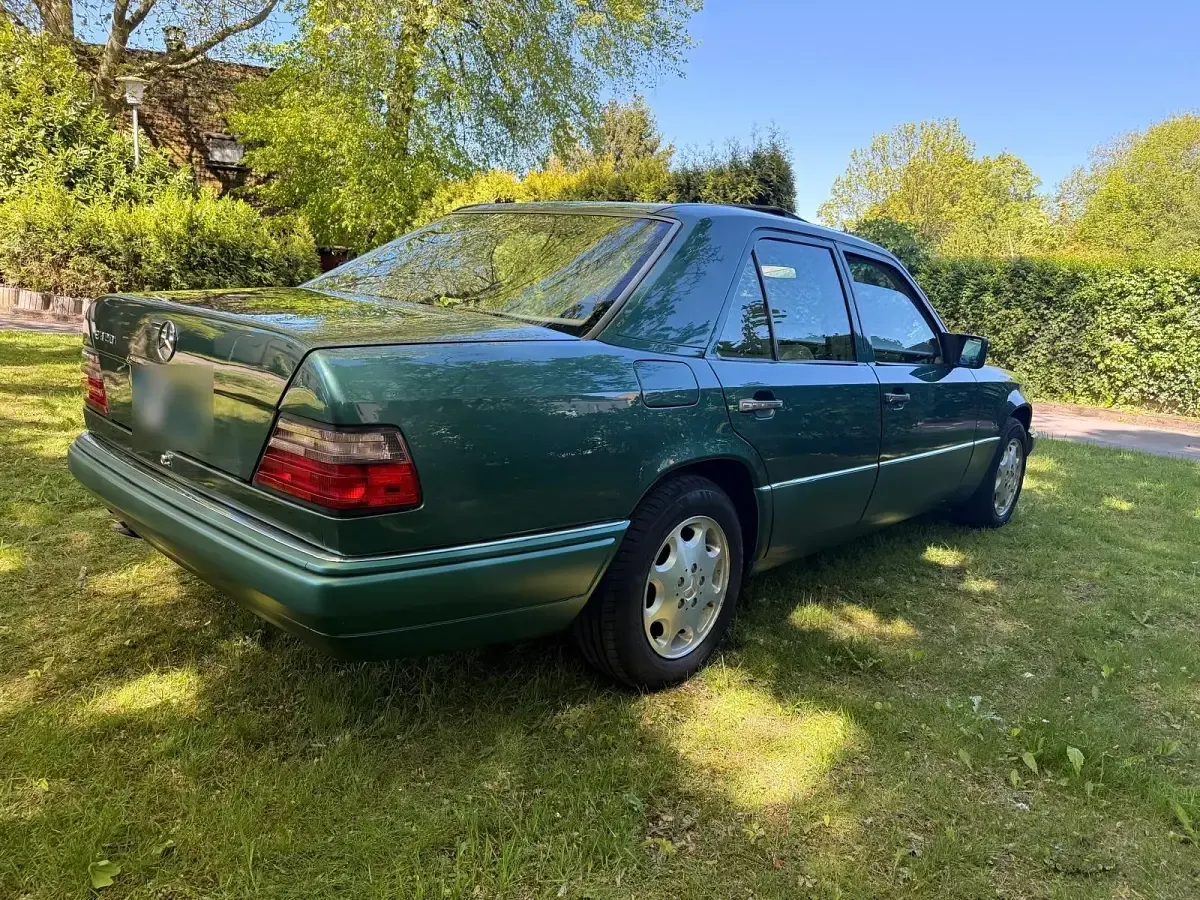 Gebraucht Mercedes E320 Classic 224 PS (164 kW) 1995 Grün Limousine