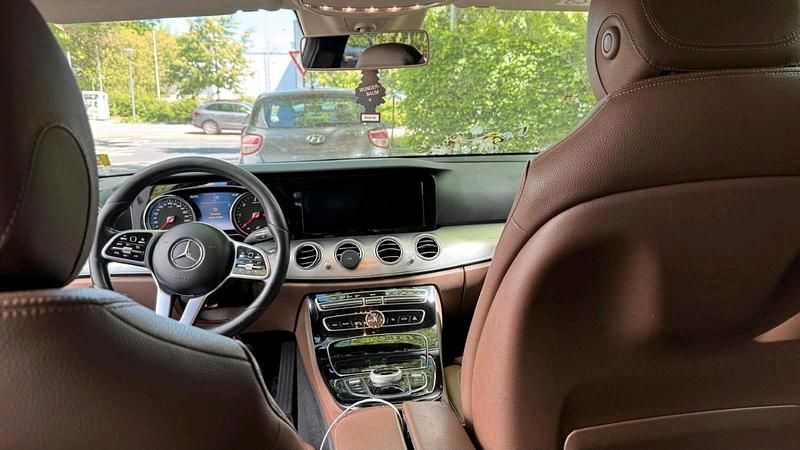 Schwarz Gebraucht 2019 Mercedes E200 Limousine | 13.500 € - Bild 1/4
