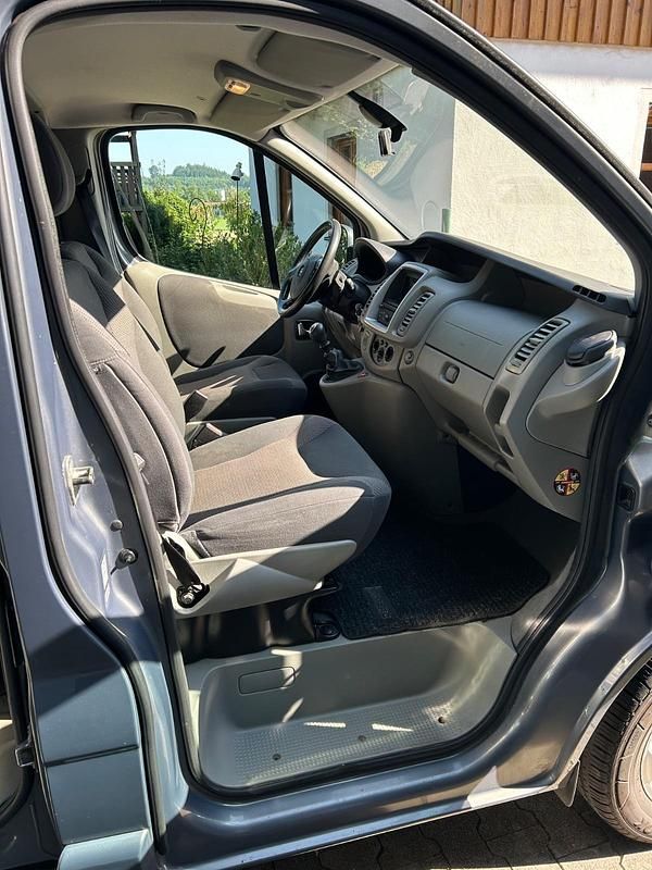 Gebraucht Opel Vivaro 114 PS (83 kW) 2013 Grau Van / Kleinbus