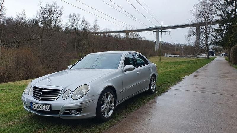 Silber Gebraucht 2006 Mercedes E350 Avantgarde Limousine | 6.900 € (Guter Preis) - Bild 1/4