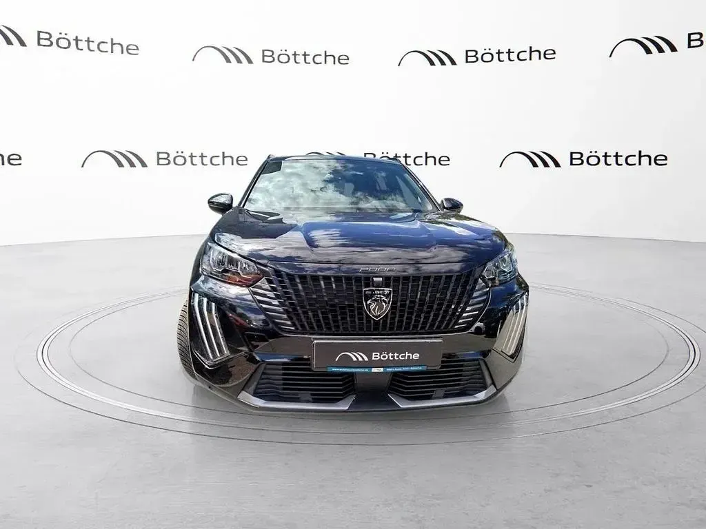 Gebraucht Peugeot 2008 Allure 131 PS (96 kW) 2023 Lackierung schwarz perla nera/typ aussenverkleidung metalliclackierung SUV