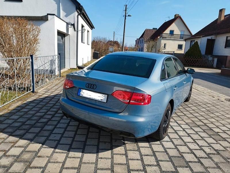 Gebraucht Audi A4 Ambiente 120 PS (88 kW) 2009 Blau Limousine