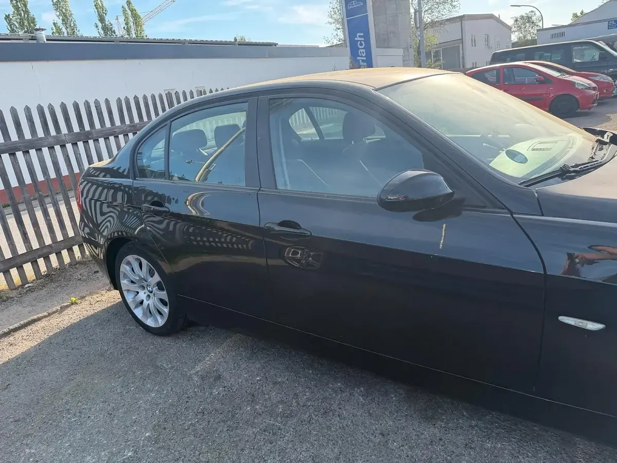 Gebraucht BMW 318 143 PS (105 kW) 2008 Schwarz Limousine