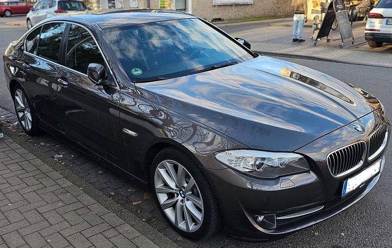 Gebraucht BMW 520 184 PS (135 kW) 2012 Braun Limousine