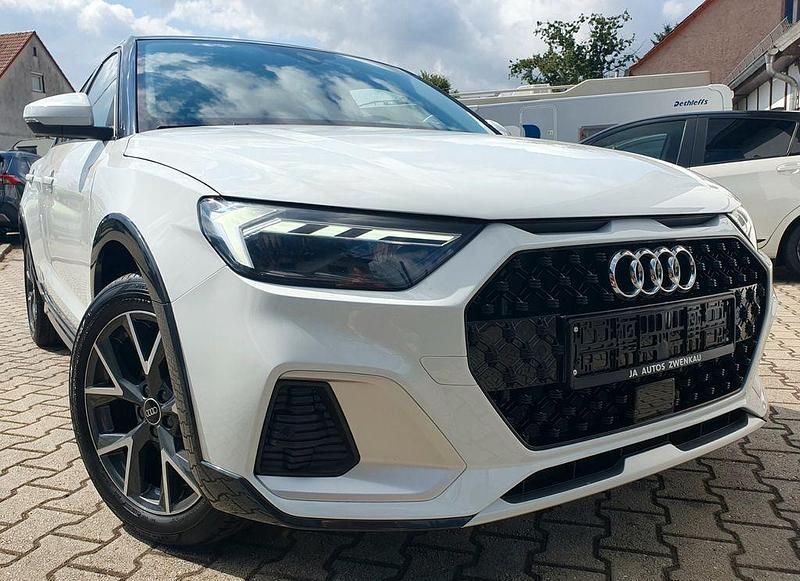 Weiß Gebraucht 2021 Audi A1 Sport Kleinwagen | 21.799 € (Fairer Preis) - Bild 1/4