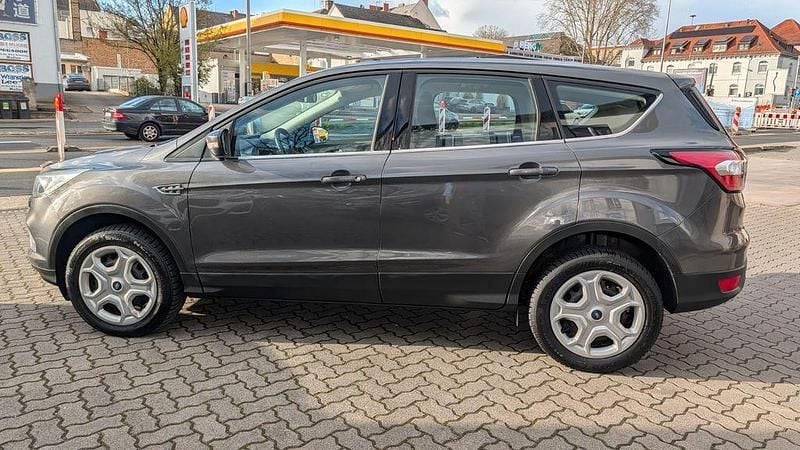 Gebraucht Ford Kuga Trend 120 PS (88 kW) 2017 Grau SUV