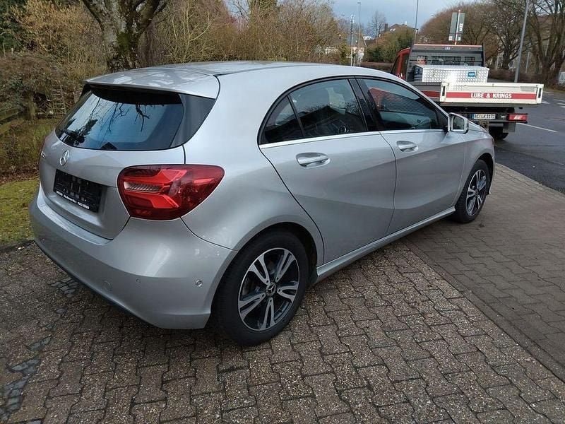Gebraucht Mercedes A180 Edition 109 PS (80 kW) 2018 Silber Limousine
