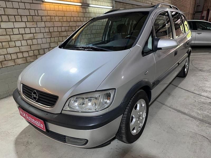 Silber Gebraucht 1999 Opel Zafira Elegance Van / Kleinbus | 3.999 € (Teuer) - Bild 1/4