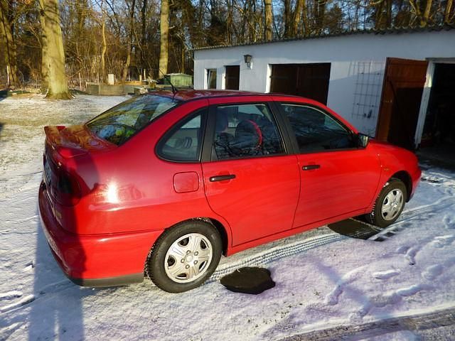 Gebraucht Seat Cordoba 75 PS (55 kW) 1996 Rot Limousine