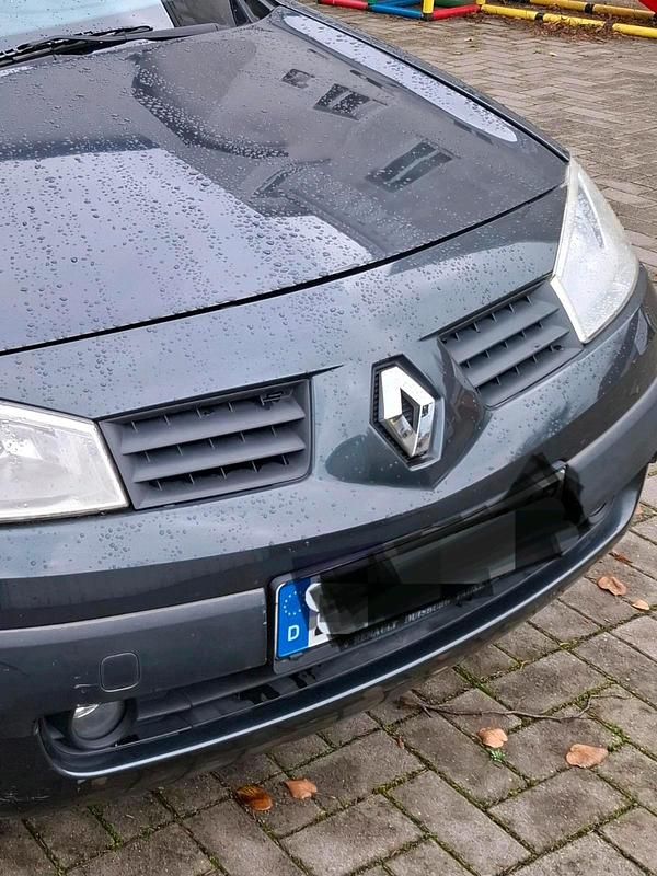 Blau Gebraucht 2005 Renault Mégane GrandTour Kombi | 990 € (Superpreis) - Bild 1/4