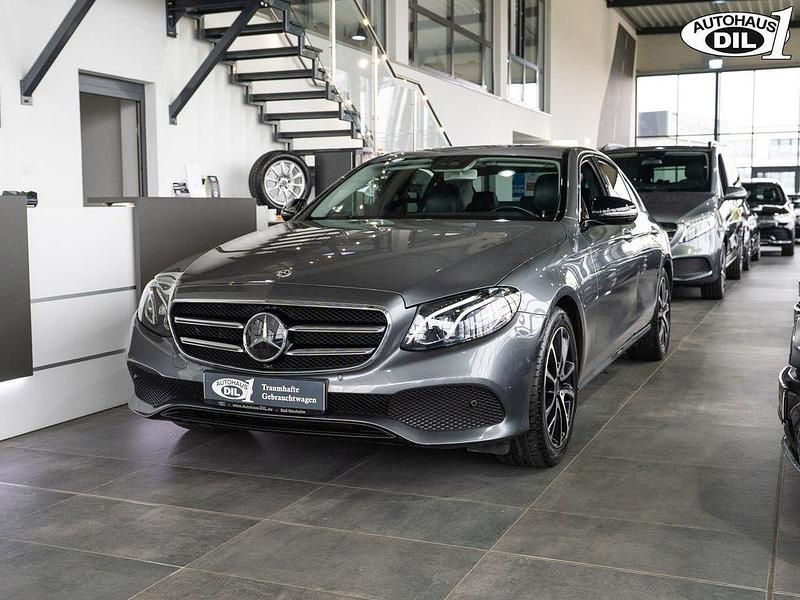 Gebraucht Mercedes E300 Night 245 PS (180 kW) 2019 Selenitgrau Limousine