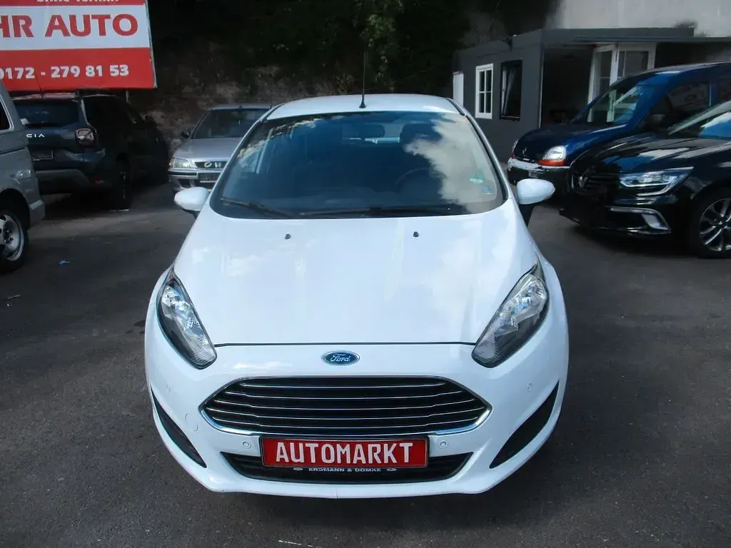 Gebraucht Ford Fiesta Trend 82 PS (60 kW) 2013 Weiß Limousine