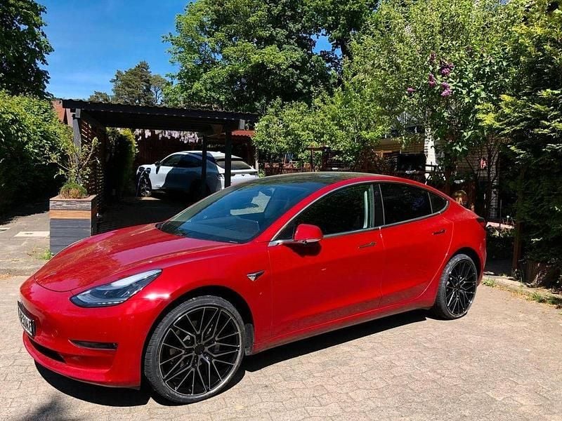 Gebraucht Tesla Model 3 Long Range AWD 253 kW (345 PS) 2019 Rot Limousine