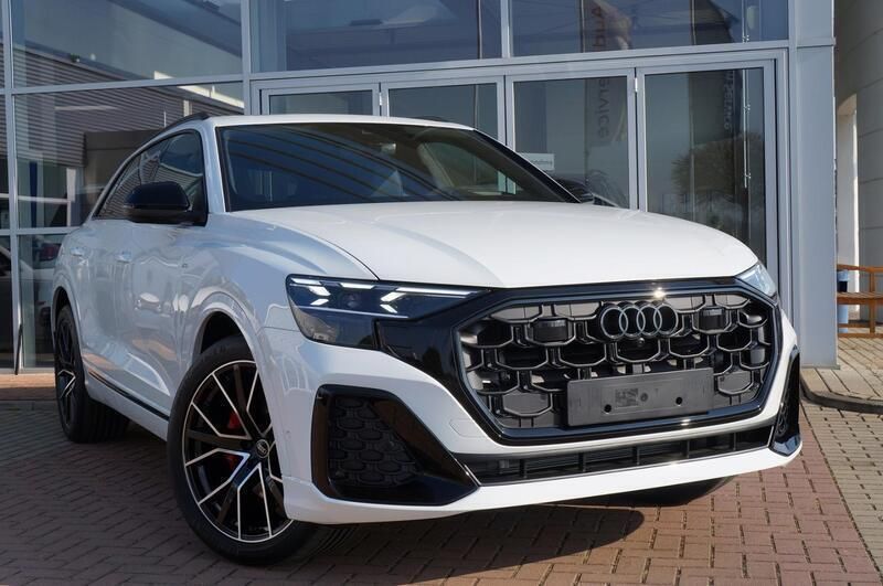 Gletscherweiss metallic Gebraucht 2024 Audi Q8 S-Line SUV | 101.890 € - Bild 1/4