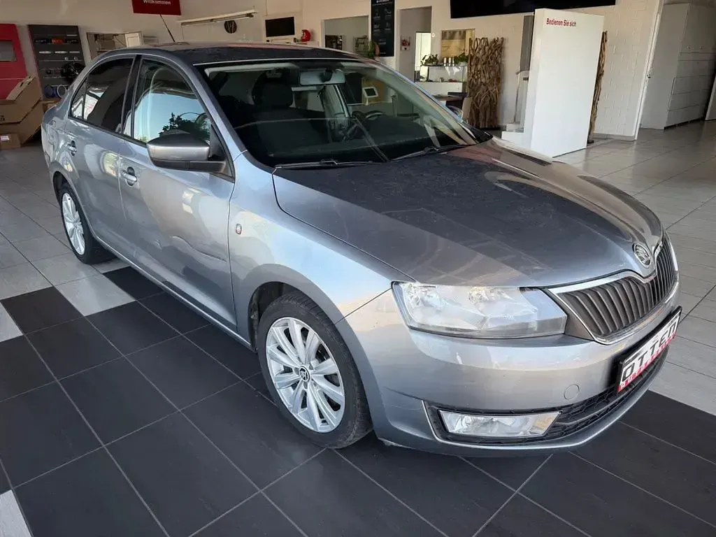 Gebraucht Skoda Rapid Ambition 105 PS (77 kW) 2012 Grau Kleinwagen