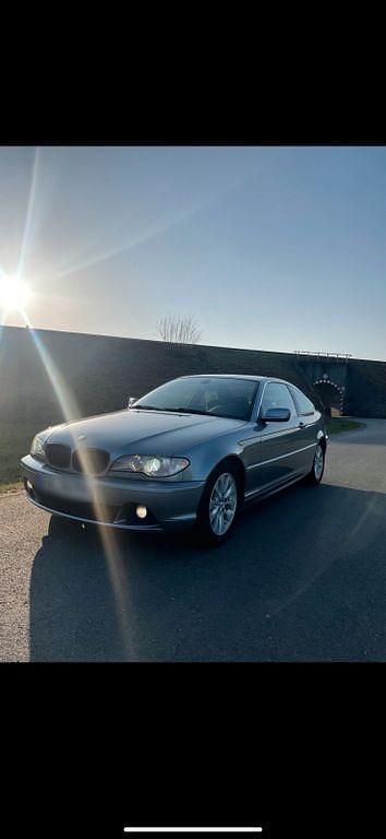 Grau Gebraucht 2005 BMW 320 Sport Line Coupé | 4.999 € (Fairer Preis) - Bild 1/4