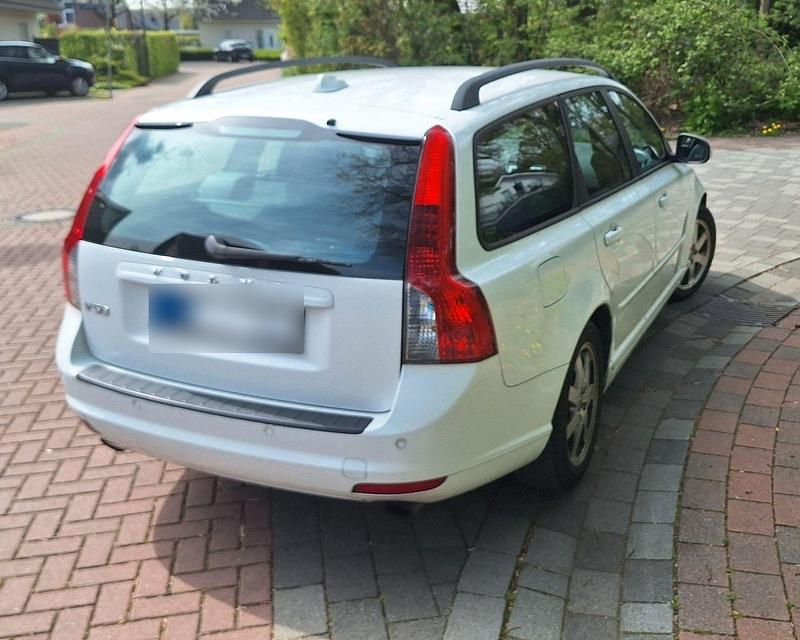 Gebraucht Volvo V50 150 PS (110 kW) 2011 Weiß Kombi