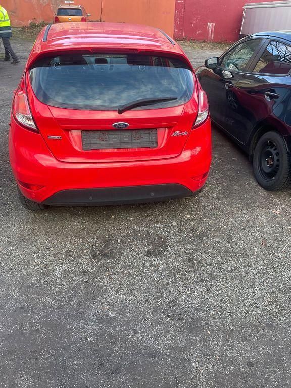 Gebraucht Ford Fiesta 80 PS (58 kW) 2013 Rot Limousine