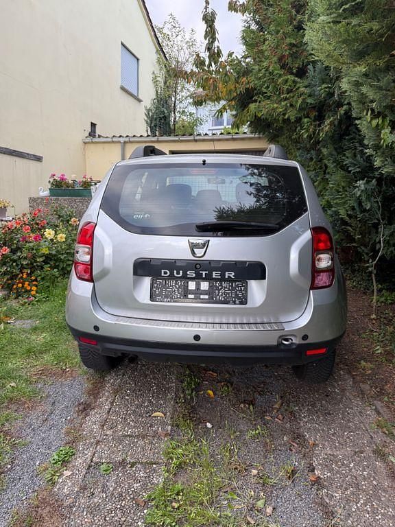 Grau Gebraucht 2016 Dacia Duster Lauréate SUV | 9.700 € (Fairer Preis) - Bild 1/4