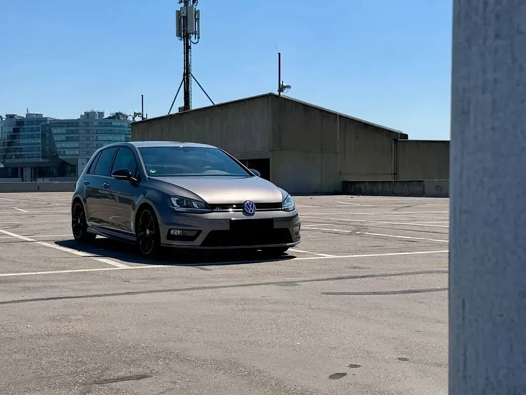Gebraucht VW Golf VII Highline 125 PS (91 kW) 2016 Grau Limousine