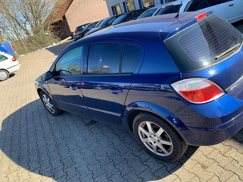Gebraucht Opel Astra 105 PS (77 kW) 2005 Blau Limousine