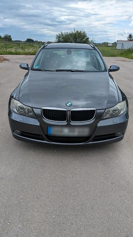 Grau Gebraucht 2007 BMW 320 Kombi | 3.299 € - Bild 1/4