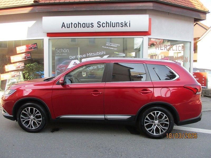 Gebraucht Mitsubishi Outlander Edition+ 150 PS (110 kW) 2018 Rot SUV
