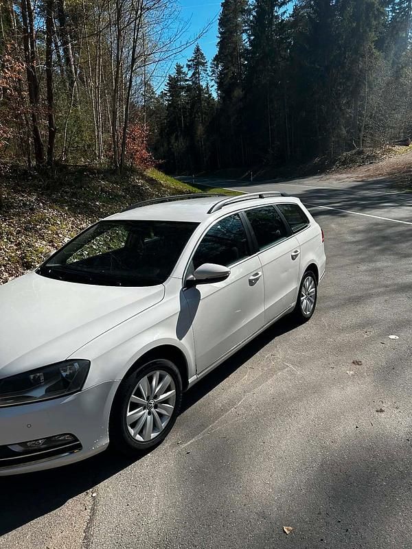 Gebraucht VW Passat Comfortline 105 PS (77 kW) 2012 Weiß Kombi