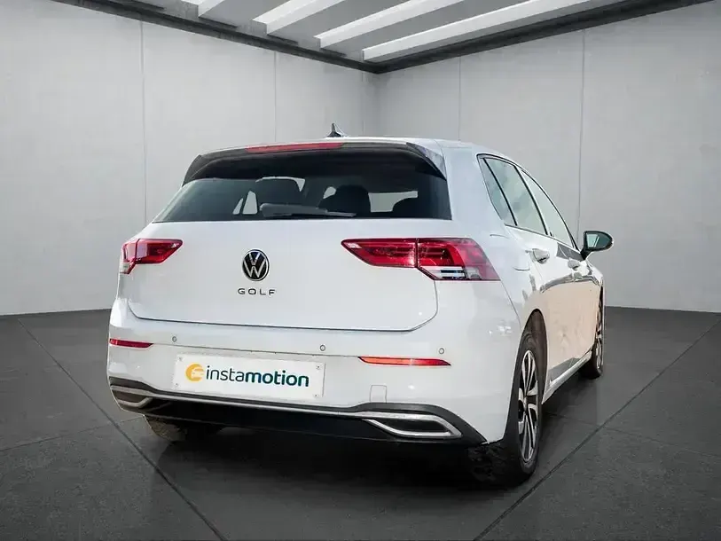 Gebraucht VW Golf VII 150 PS (110 kW) 2021 Weiss Kleinwagen