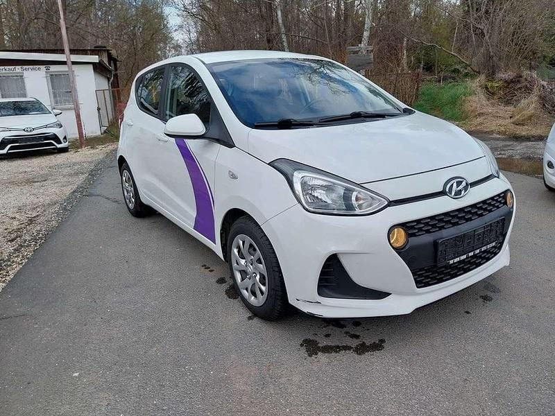 Gebraucht Hyundai i10 67 PS (49 kW) 2017 Polar white / sol Kleinwagen
