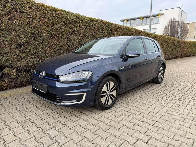 Gebraucht VW e-Golf 85 kW (116 PS) 2016 Night blue metallic Kleinwagen